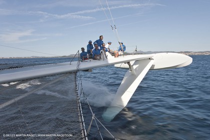Samedi 5 septembre 2009 - Hyères (FRA, 83) - L'Hydroptère bat le record du monde de vitesse avec un run à 51,36 knts (sous réserve de ratification par le WSSRC)