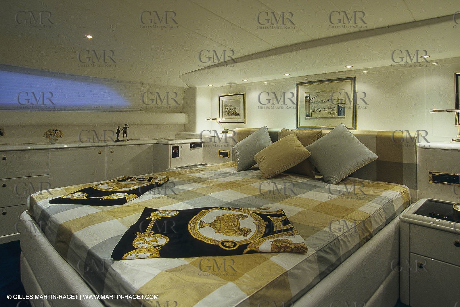 Powerboating, super Yachts