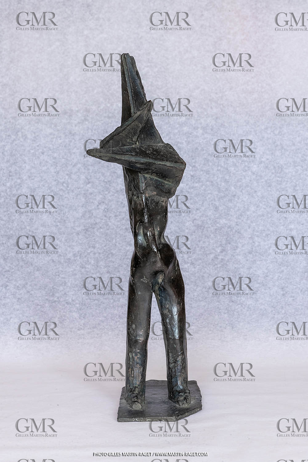 08 01 2023, Marseille (FRA), Oeuvre de Germaine Richier, Guerrier n° 2 1953, Bronze patiné foncé, Fondeur : L.Thinot, Paris, 39 x 9 x 20 cm, Collection particulière