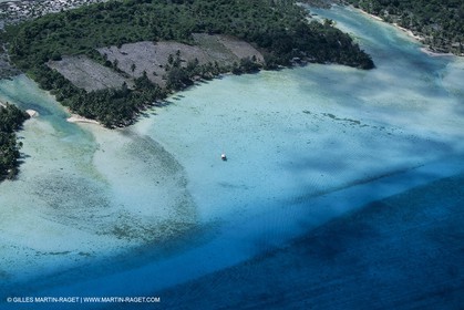 sailing, cruising, monohull at the mooring