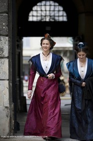 04 03 2007 - Arles - Queen of Arles and her assistants at cour de l'Archevêché