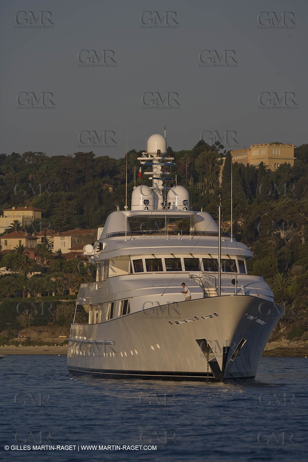 28 07 2007 - St Jean Cap Ferrat - SuperYachts - Motor Yachts - Hampshire