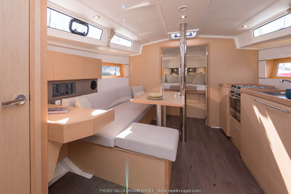 04 07 3017; Les EMbiez (FRA; 83) - Chantier Beneteau; Oceanis 38.1