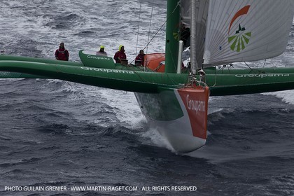 14 05 09 - Marseille - Record de la Méditerranée - Groupama 3 - Franck Cammas - G class - Départ de Marseille pour Carthage