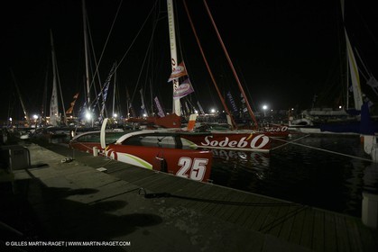 27 10 2006 - Saint Malo (FRA) - Route du Rhum 2006 - Dock ambiances