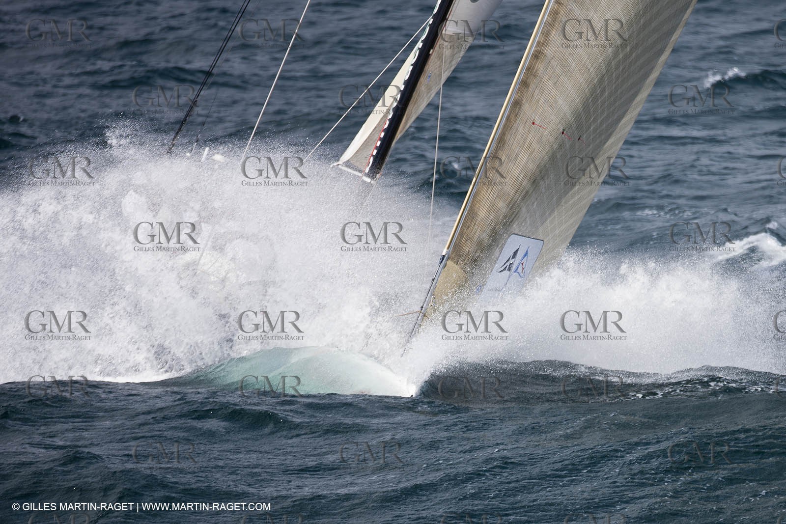 05 08 2010 - Cowes (UK, IOW) - The 1851 Cup -  BMW ORACLE Racing -  - Round The Island Race - Rounding the Needles.