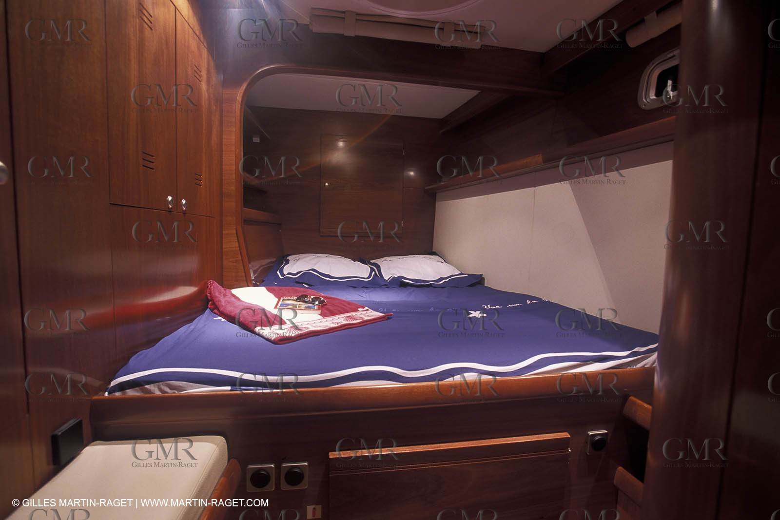 MotorYacht - Inside - Decks