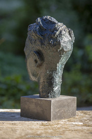 17 04 2022, St Rémy de Provence (FRA,13), Oeuvre de Germaine Richier, Buste n° 2, Rémi Coutin enfant, 1927-1928, Bronze patiné foncé, éreuve d'exposition, 31 x 20 x 21 cm, collection Famille Germaine Richier