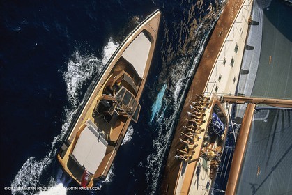 Powerboating, super Yachts