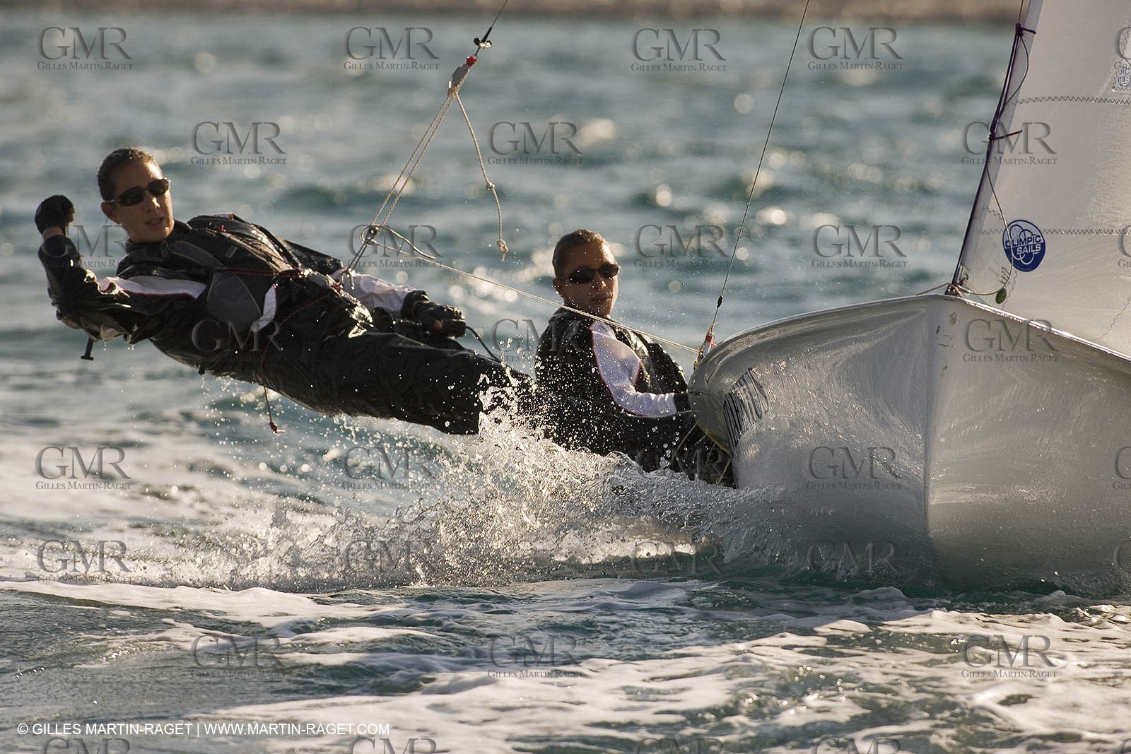 Ingrid Petit-Jean et Nadège Douroux - Dinghie - 470 - Training in hard wind conditions