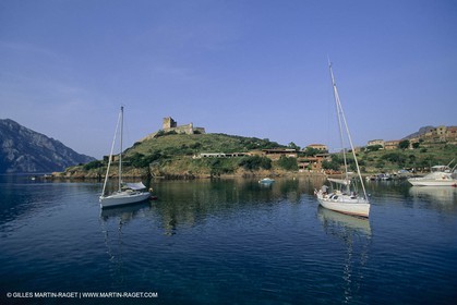 sailing, cruising, monohull at the mooring