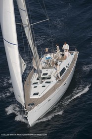 Crusing monohull sailing