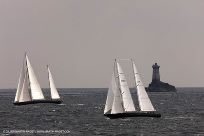 19 05 2010- Sein - (FRA,56)  -  Pen Duick III et Pen Duick VI dans le raz de Sein