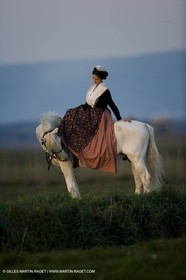 23 02 2007 - Arles, Nathalie Chay, Queen of Arles - Amazone horse riding