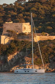 28 08 2016, Hyères (FRA,83), Chantier Jeanneau, Jeanneau Yacht 51