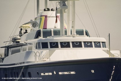 Powerboating, super Yachts