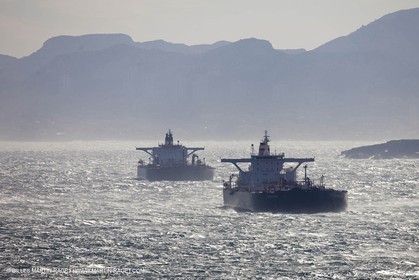 25 10 2010 - Marseille (FRA,13) - Navires au mouillage en raison d'un grève du personnel portuaire