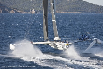 Samedi 5 septembre 2009 - Hyères (FRA, 83) - L'Hydroptère bat le record du monde de vitesse avec un run à 51,36 knts (sous réserve de ratification par le WSSRC)