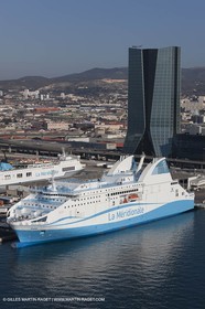 14 01 2012 - Marseille (FRA,13) - Compagnie La Méridionale - le Piana devant Marseille et les Calanques