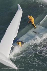 21 12 2008 - Port Saint Louis du Rhône (FRA, 13) - L'Hydroptère peu après son chavirage survenu lors d'une tentative contre le record de vitesse absolu à la voile