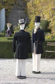 31 10 2013 - Ansouis (FRA,84) - Chateau d'Ansouis - Costumes de l'exposition Habits d'hommes