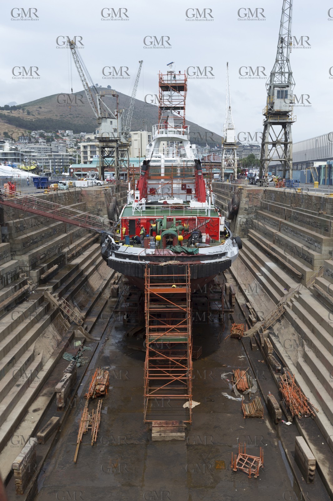 08 11 2014, Capetown (ZAF), Volvo Ocean Race 2014-15, Team Alvimedica, Nursing the boat