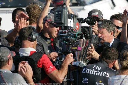 06 06 2007-Valencia (Spain)- 32nd America's Cup - Louis Vuitton Cup Final - Day 5 - Emirates Team New Zealand receive the Louis Vuitton Cup