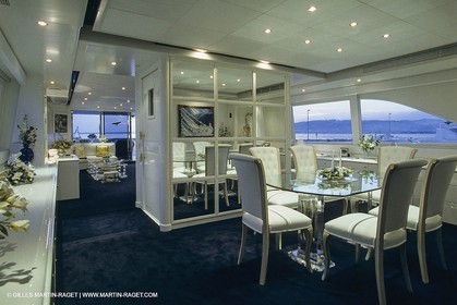 Powerboating, super Yachts