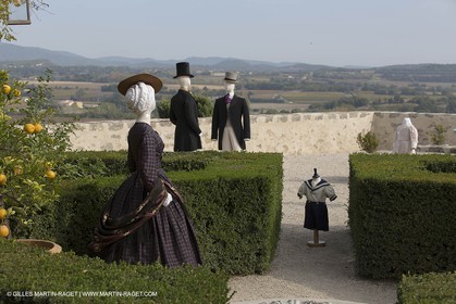 31 10 2013 - Ansouis (FRA,84) - Chateau d'Ansouis - Costumes de l'exposition Habits d'hommes