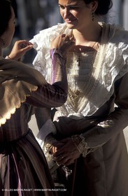 Arlésiennes en costume