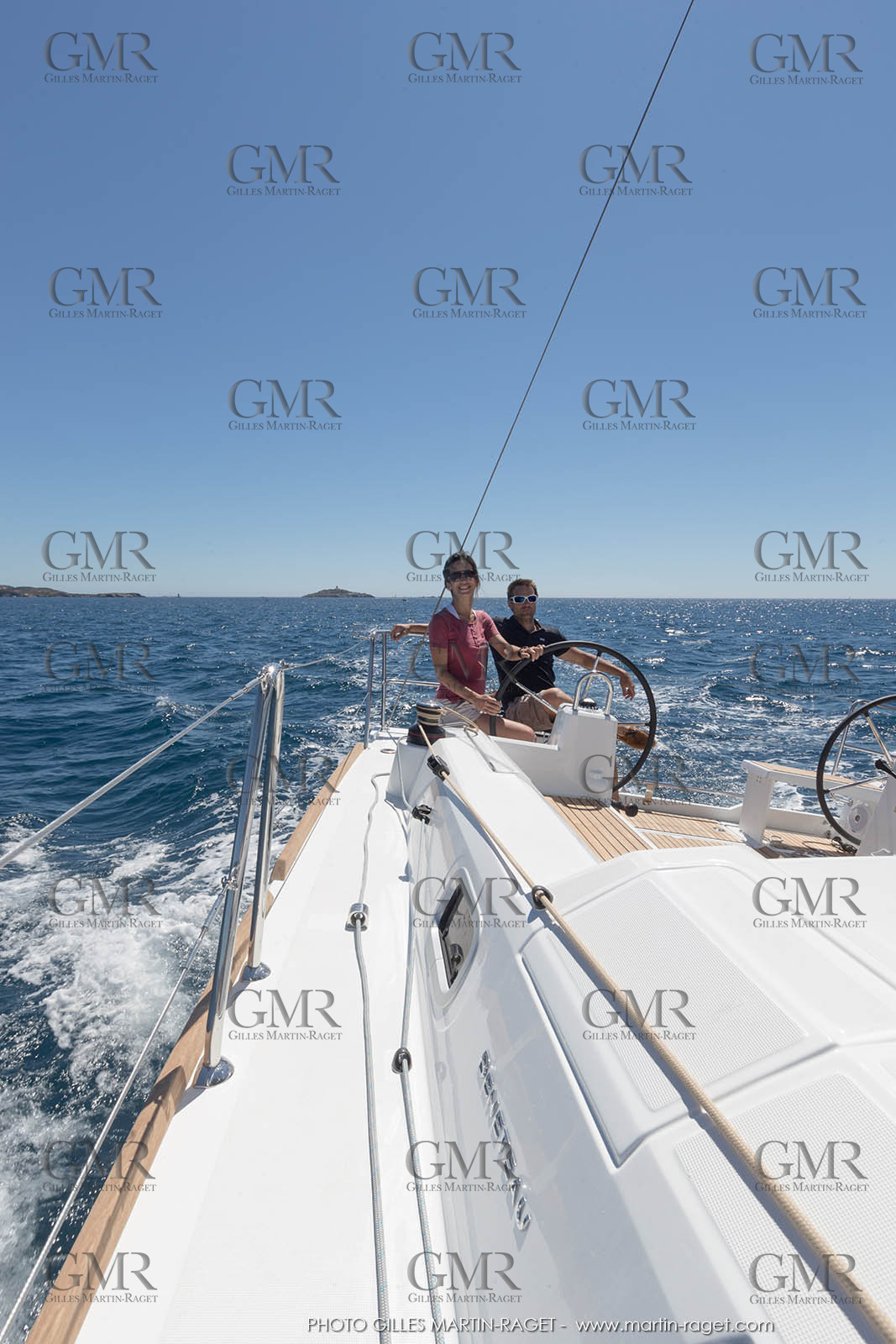 04 07 3017; Les EMbiez (FRA; 83) - Chantier Beneteau; Oceanis 38.1