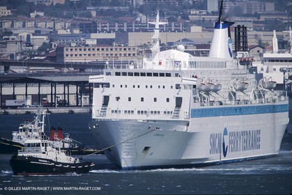 Monde maritime, opérations porturaires, ports, manoeuvres, marine world, harbour operations, maritime shipping,