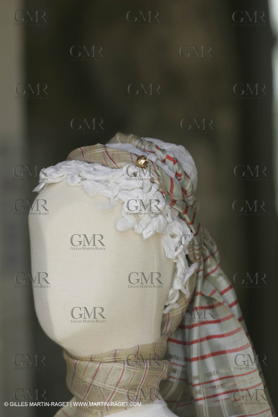 May 2004 - La Tour d'Aigues (FRA, 84) - Old costumes for women of the South exhibition