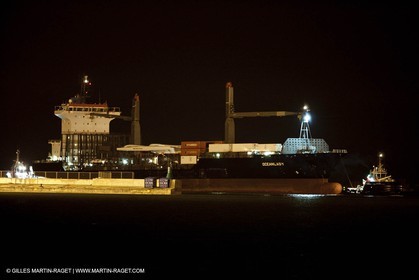 04 01 2010 - Valencia (ESP) - 33rd America's Cup - BMW ORACLE Racing - Arrival of Oceanlady in the port of Valencia