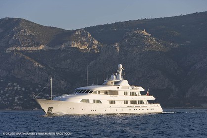 28 07 2007 - St Jean Cap Ferrat - SuperYachts - Motor Yachts - Hampshire