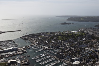 11 09 2011 - Plymouth (UK) - 34th America's Cup - AC World Series - Plymouth 2011 -  Racing Day 2