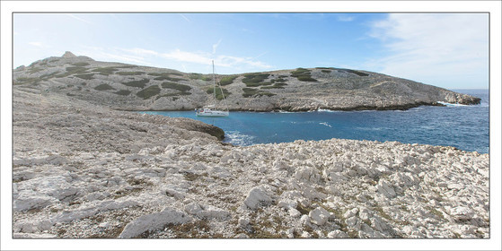 Produit : Tirage photo réalisé par nos soins sur imprimante jet d'encre professionnelle Epson à partir de 8 encres ultrachrome inaltérables (label Digigraphie).Formats au choix : .. 50 x 100 cm. 100 x 200 cmChoix des papiers :. Papier standard brillant 250 gr., filet noir, marge blanche, tirage non signé. Papier haut de gamme satiné 290 gr. filet noir, marge blanche, tirage vérifié et signé par l'auteur.. Autres supports (canvas, acrylique, dibond) sur demandeConditionnement : tube cylindrique renforcé.Options pour l'expédition : . colissimo + dépôt boîte aux lettres (France uniquement). Colissimo avec signature à réception. Transporteur express (2 jours ouvrés) avec signature à réceptionCliquez sur caddie pour sélectionner votre formule et démarrer la procédure de commande en ligne