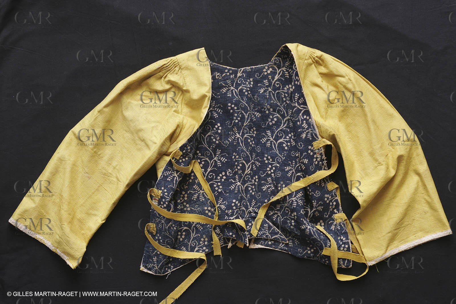 May 2004 - La Tour d'Aigues (FRA, 84) - Old costumes for women of the South exhibition