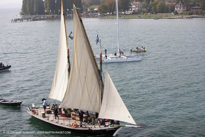 08 10 10 - St Sulpice (SUI) - Hydroptere.ch touches water