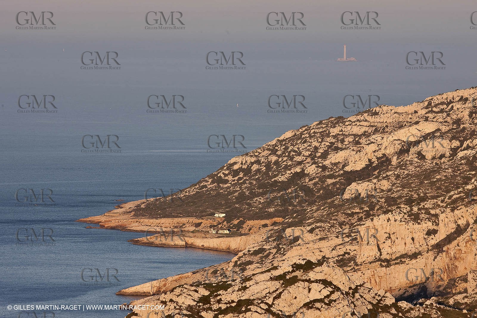 04 04 2009 - Marseille (FRA, 13) - Les Calanques - Marseilleveyre calanque seen from the Baou rond summit (Sormiou heights)