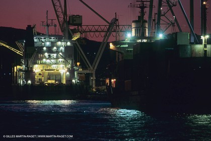 Monde maritime, opérations porturaires, ports, manoeuvres, marine world, harbour operations, maritime shipping,