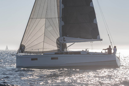 04 07 3017; Les EMbiez (FRA; 83) - Chantier Beneteau; Oceanis 38.1