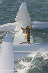 21 12 2008 - Port Saint Louis du Rhône (FRA, 13) - L'Hydroptère peu après son chavirage survenu lors d'une tentative contre le record de vitesse absolu à la voile