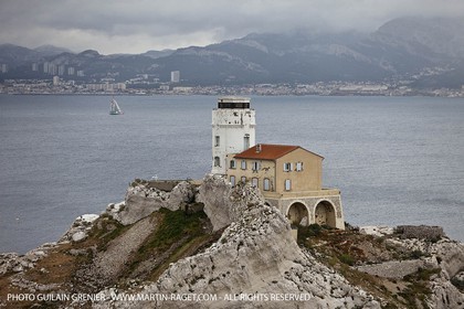 14 05 09 - Marseille - Record de la Méditerranée - Groupama 3 - Franck Cammas - G class - Départ de Marseille pour Carthage