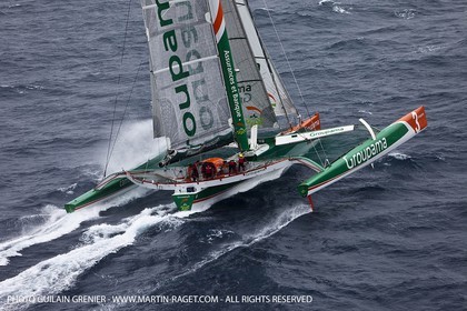 14 05 09 - Marseille - Record de la Méditerranée - Groupama 3 - Franck Cammas - G class - Départ de Marseille pour Carthage