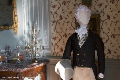 31 10 2013 - Ansouis (FRA,84) - Ansouis castle - Costumes of the exhibit Men costumes