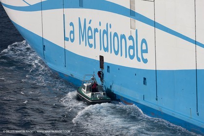 14 01 2012 - Marseille (FRA,13) - Compagnie La Méridionale - le Piana devant Marseille et les Calanques