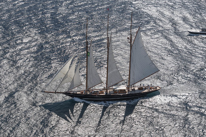 28 09 2022? Saint-Tropez,(FRA,83), Les Voiles de Saint-Tropez 2022 Régate N° 2 poup les modernes, navigation libre pour les grandes goélettes