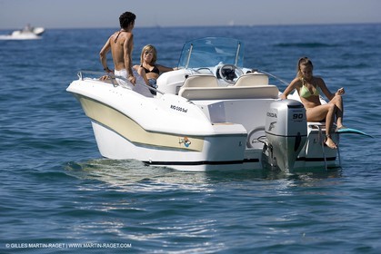 Motor boat mooring