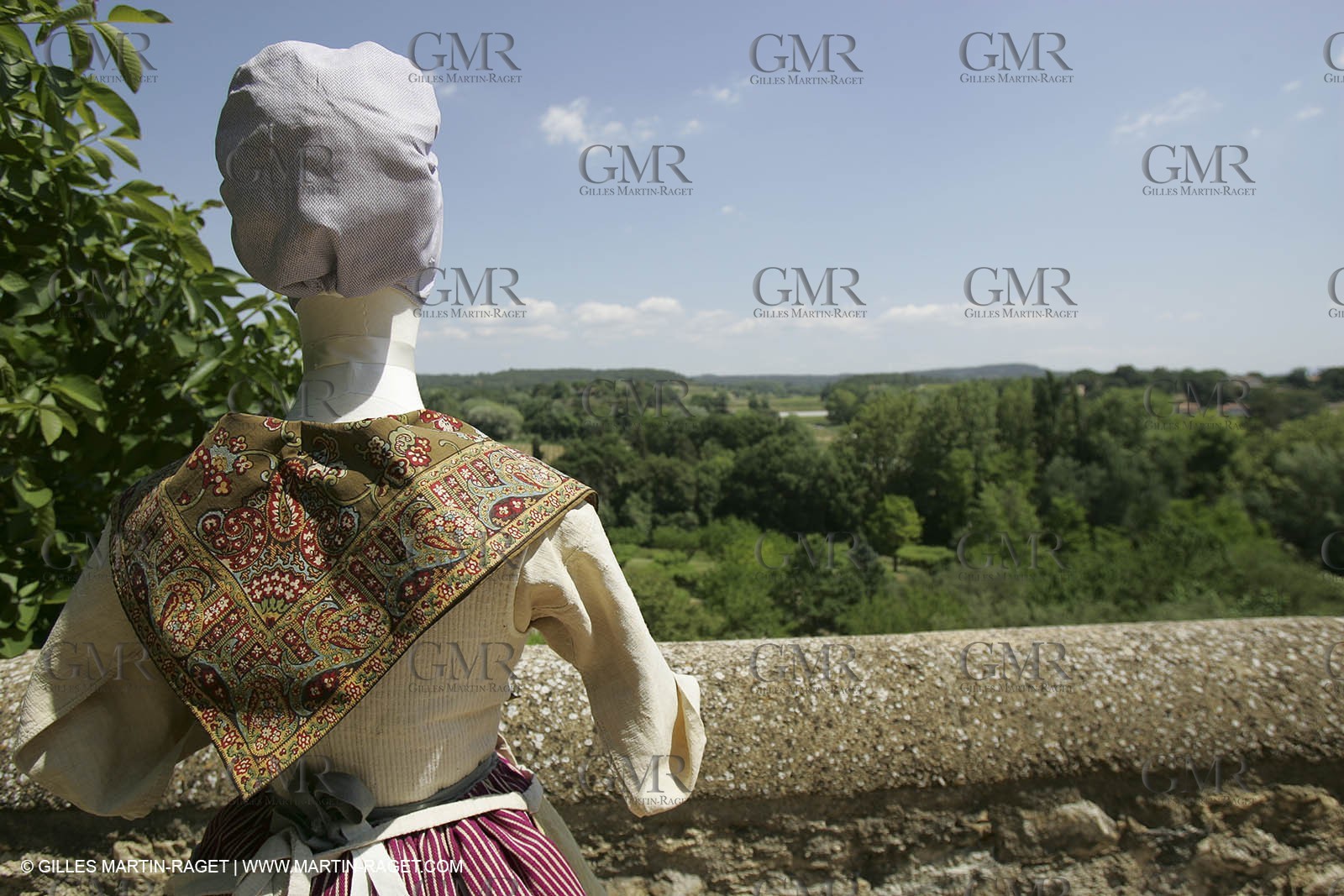 May 2004 - La Tour d'Aigues (FRA, 84) - Old costumes for women of the South exhibition